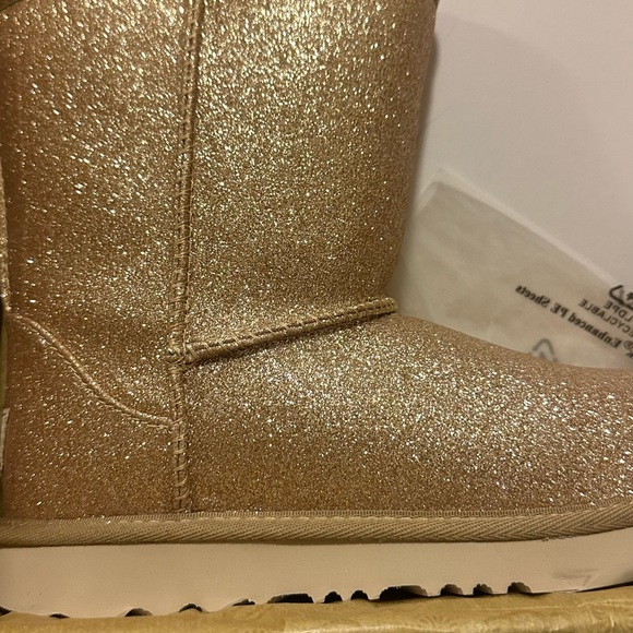 UGG KIDS CLASSIC
SHORT |I GLITTER - Picture 7 of 7